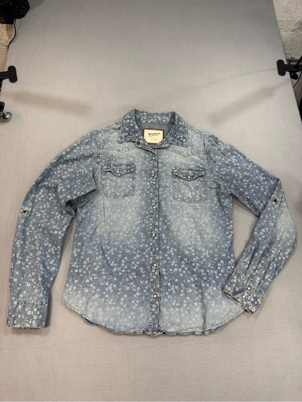 Arizona Jean Company Light Blue Floral Denim Pearl Snap Shirt L